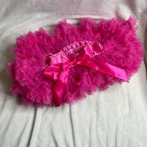 Girls pink‎ tutu with adjustable waistband.  Double layer tulle & pink satin bow